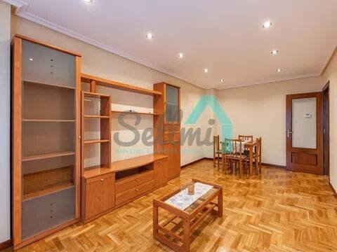 Piso de 55 m² en Oviedo