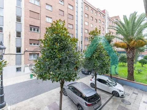 Pis de 83 m² a Oviedo
