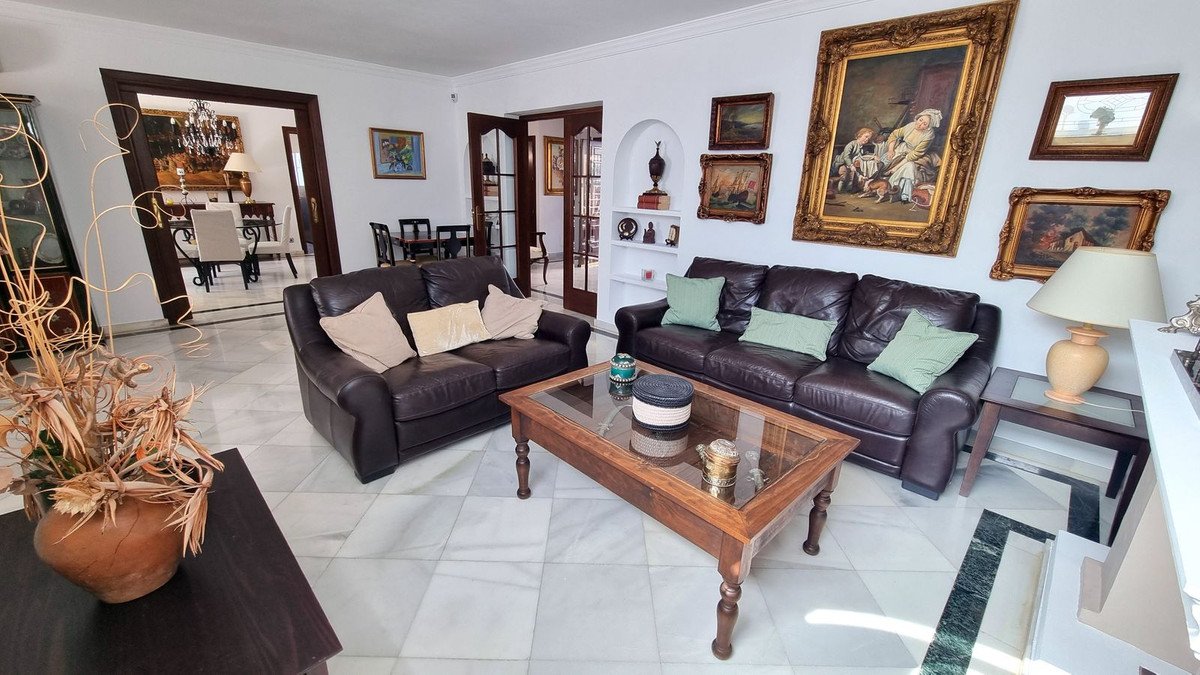 Casa de 593 m² en Luque
