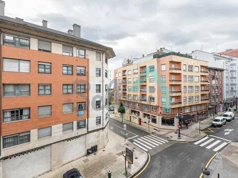 Pis de 127 m² a Oviedo