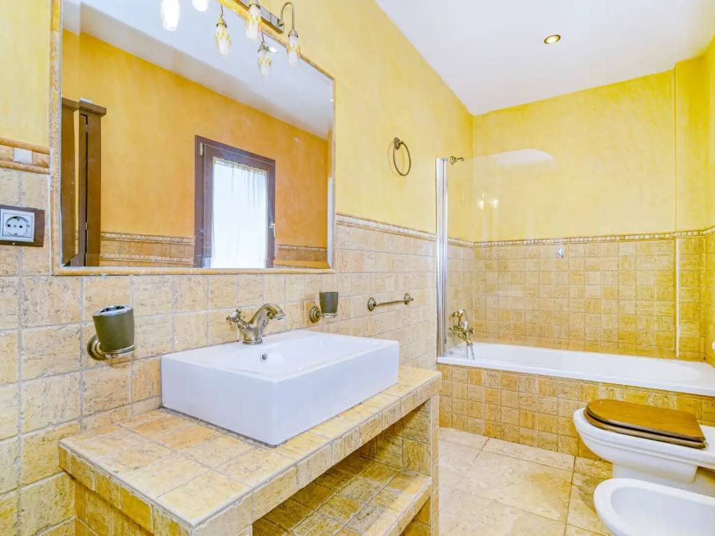 Casa de 350 m² en Las Gabias