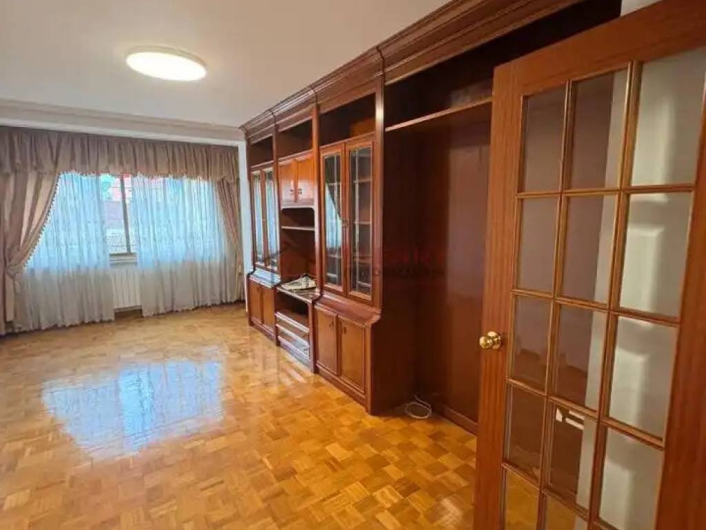 Piso de 90 m² en Ourense