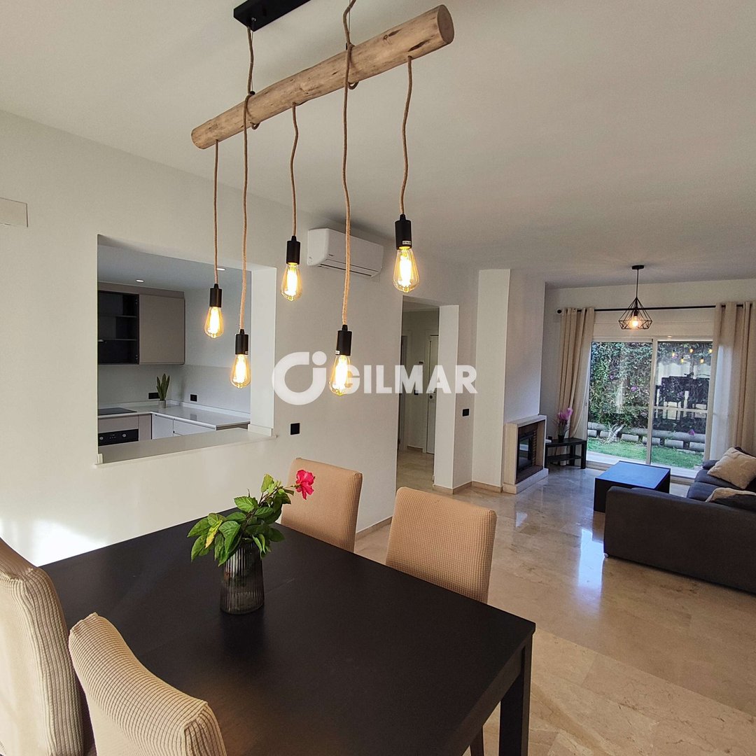 Casa de 220 m² en Estepona