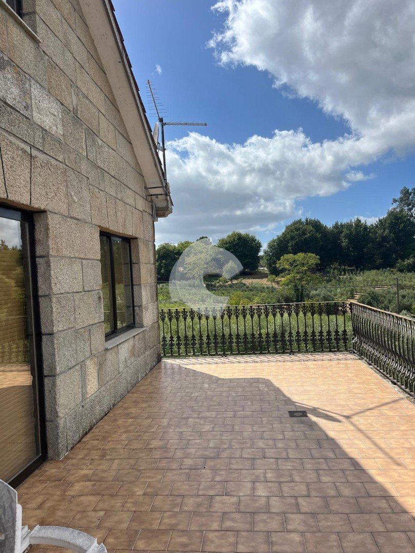 Casa de 300 m² en Ourense