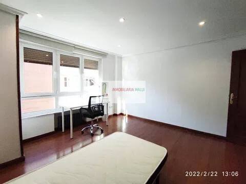 Piso de 180 m² en Oviedo