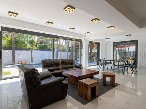 Casa de 350 m² en Castelldefels