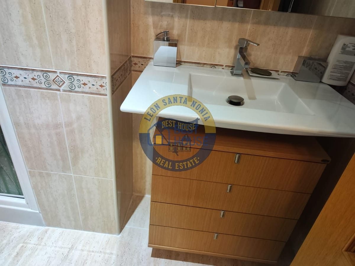 Pis de 80 m² a Lleó