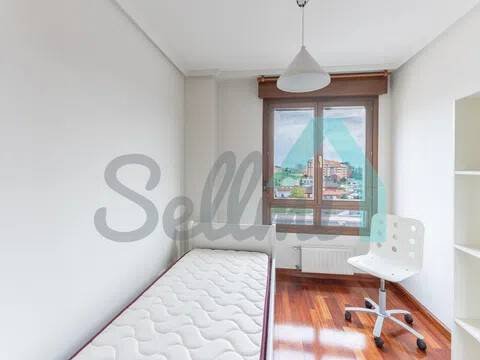 Piso de 77 m² en Oviedo