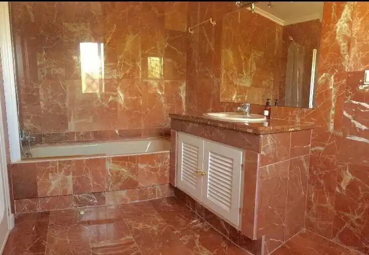Casa de 180 m² en Estepona