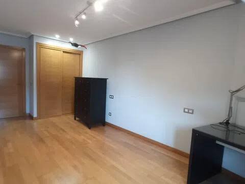 Piso de 93 m² en Oviedo
