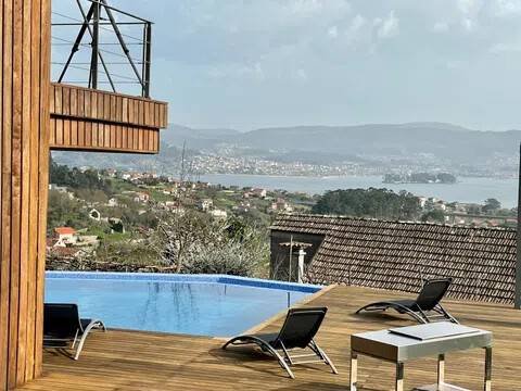 Casa de 496 m² en Vilaboa