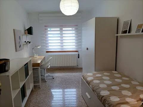 Habitación 240 m², La Almunia de Doña Godina