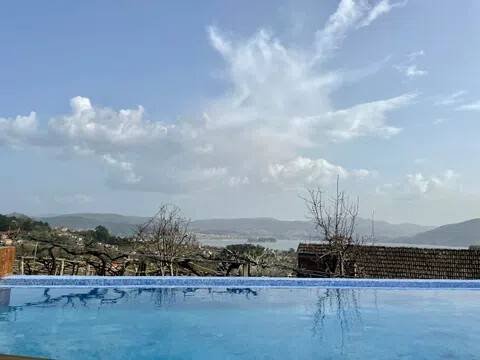 Casa de 496 m² en Vilaboa