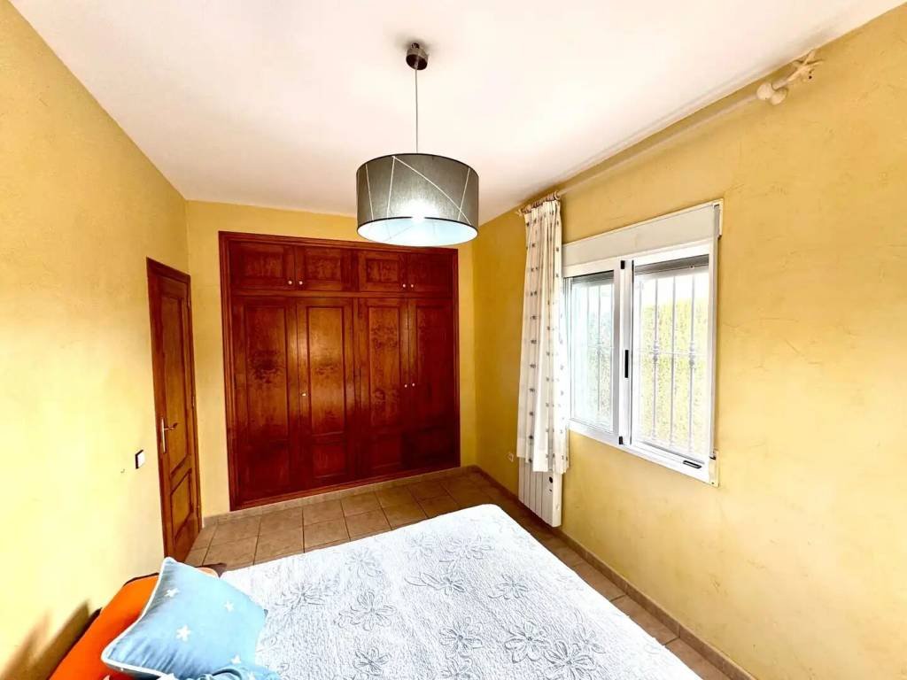 Casa de 150 m² en Jacarilla