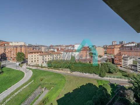 Piso de 87 m² en Oviedo
