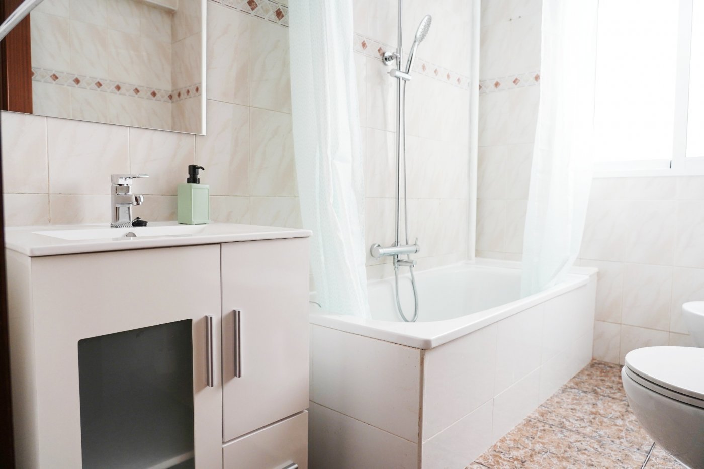 Zimmer 77 m², Valencia