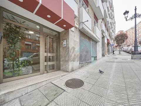 Piso de 87 m² en Oviedo