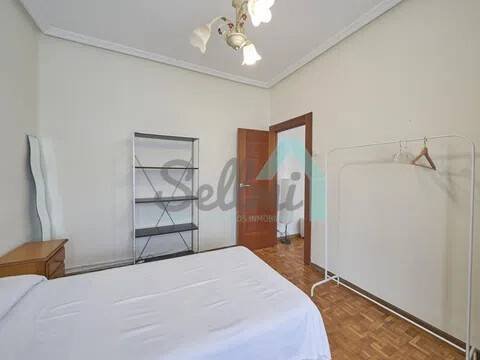 Piso de 80 m² en Oviedo