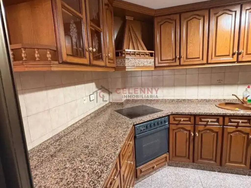 Piso de 90 m² en Ourense