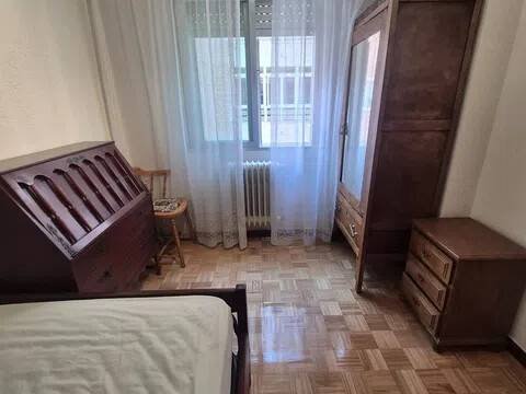 Room 100 m², Ávila