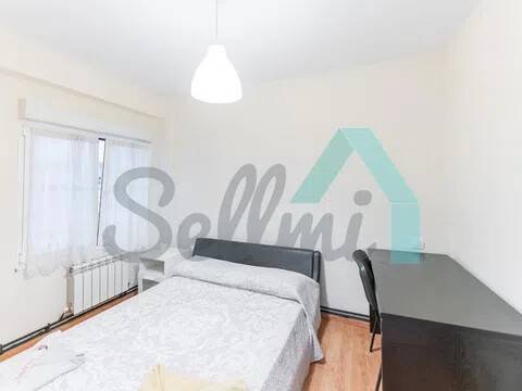 Pis de 85 m² a Oviedo