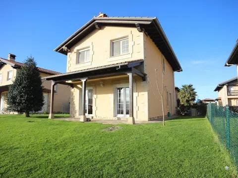 Casa de 216 m² a Udías