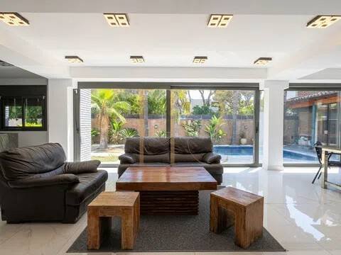Casa de 350 m² en Castelldefels