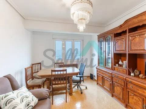 Piso de 80 m² en Oviedo