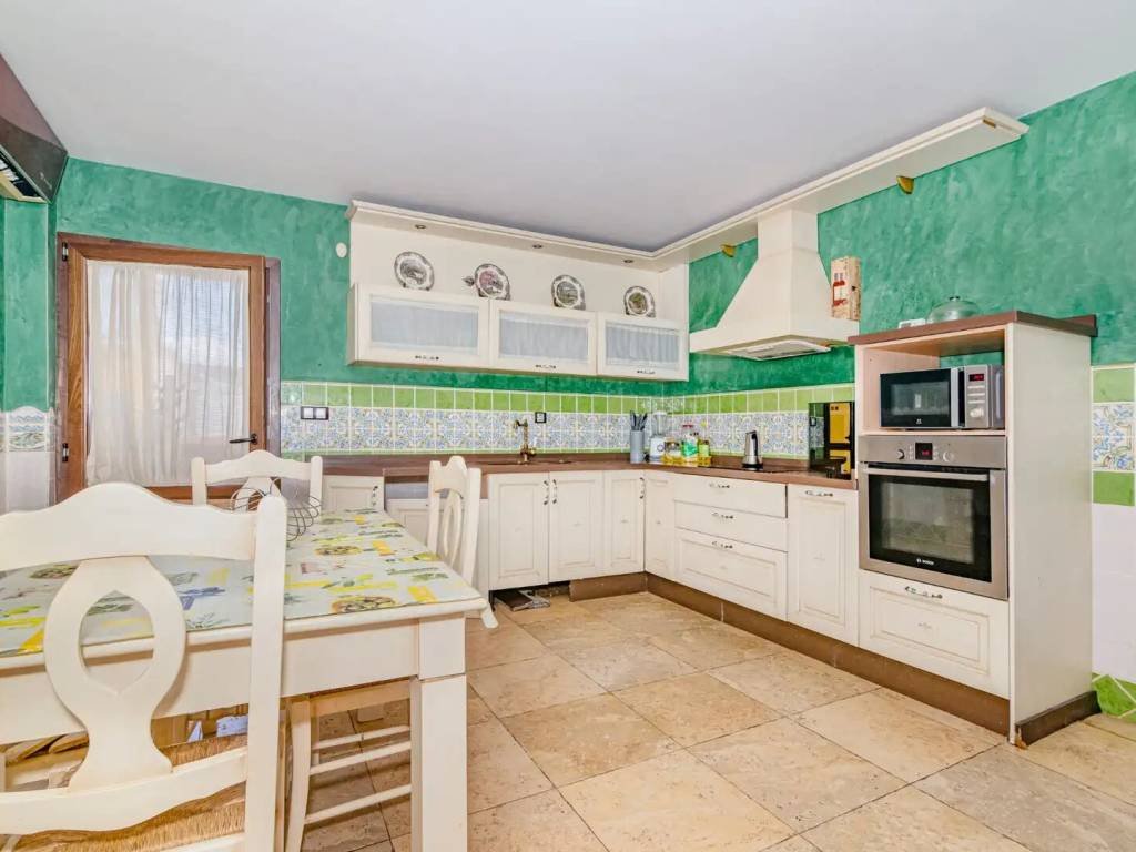 Casa de 350 m² en Las Gabias