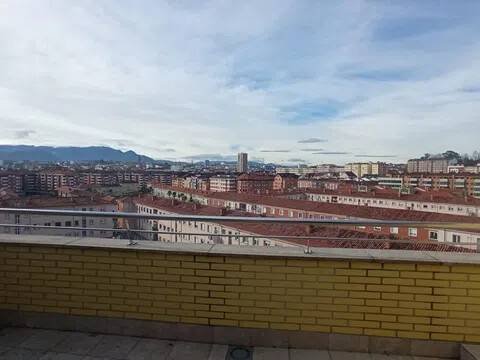 Piso de 93 m² en Oviedo