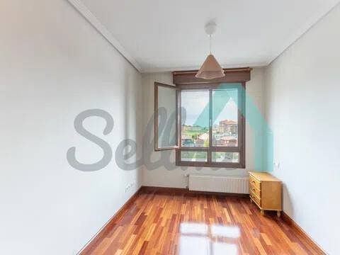 Piso de 77 m² en Oviedo