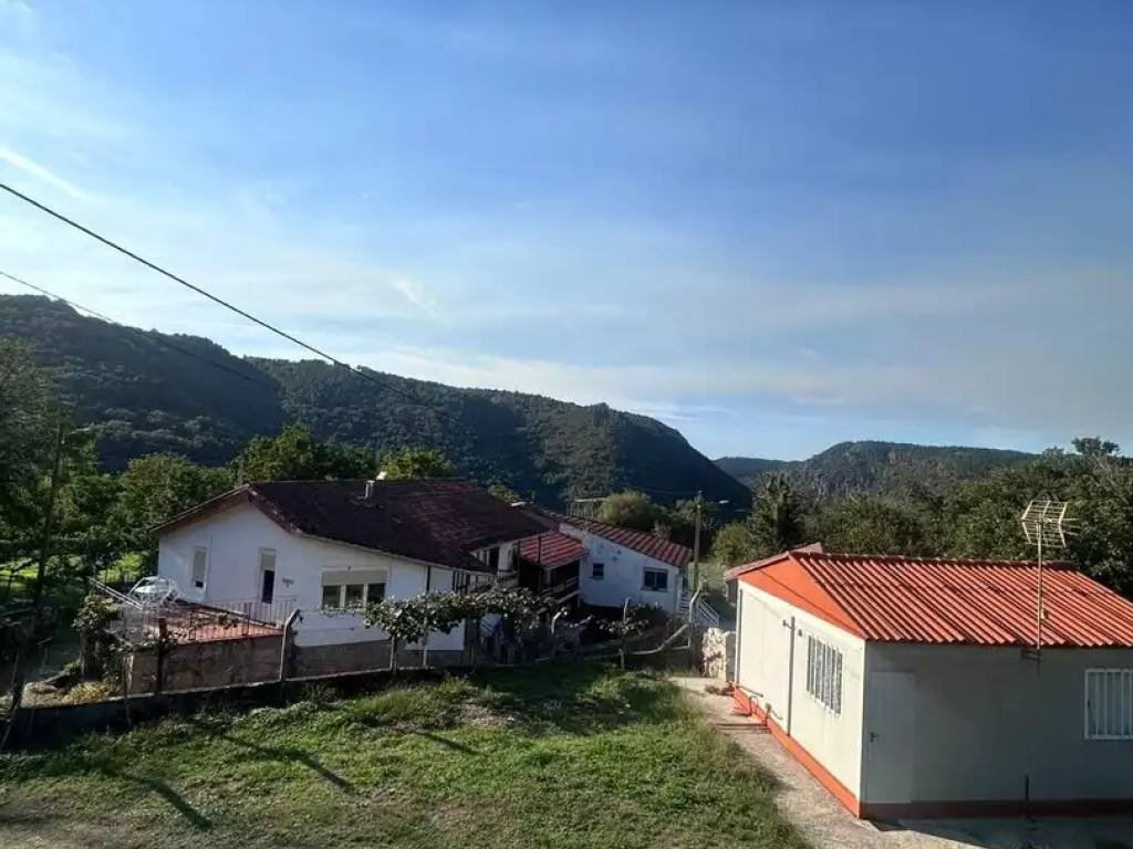 Casa de 95 m² en Parada de Sil