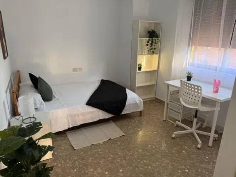 Habitación 100 m², Almería