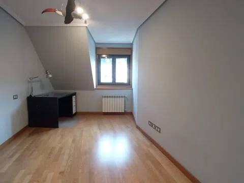 Piso de 93 m² en Oviedo
