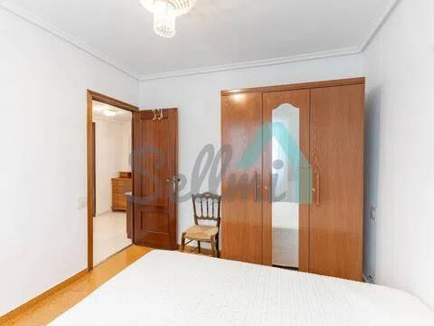 Piso de 80 m² en Oviedo