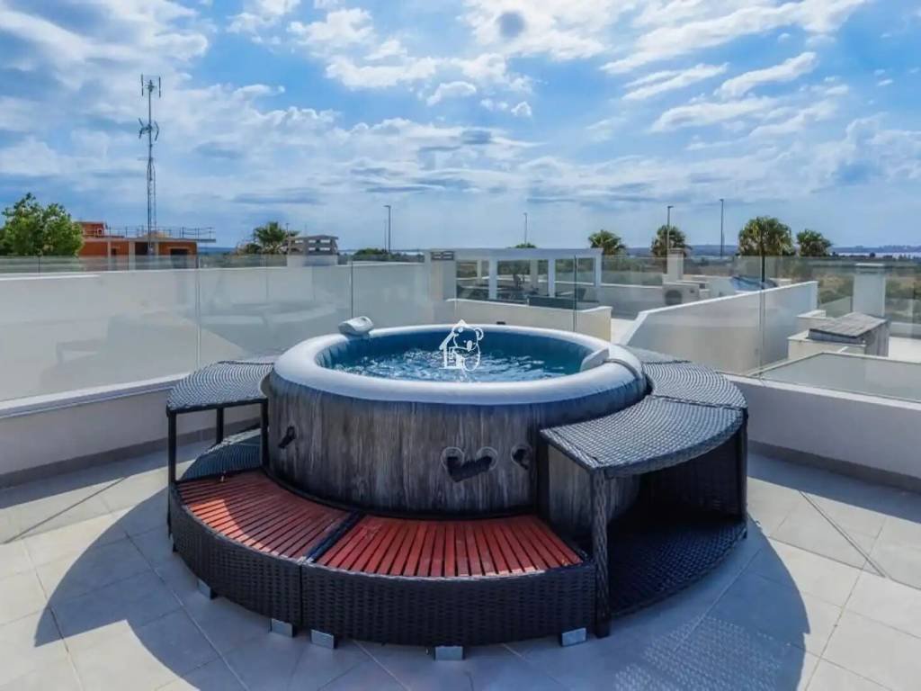 Casa de 400 m² en Los Montesinos