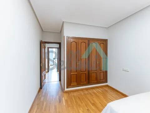 Piso de 132 m² en Oviedo