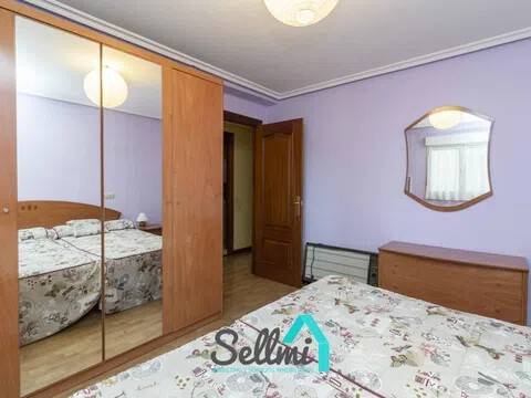 Piso de 65 m² en Oviedo