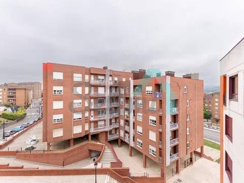 Piso de 80 m² en Oviedo