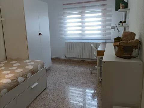 Habitación 240 m², La Almunia de Doña Godina