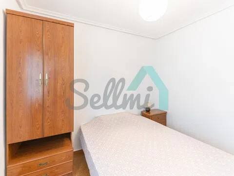Piso de 80 m² en Oviedo
