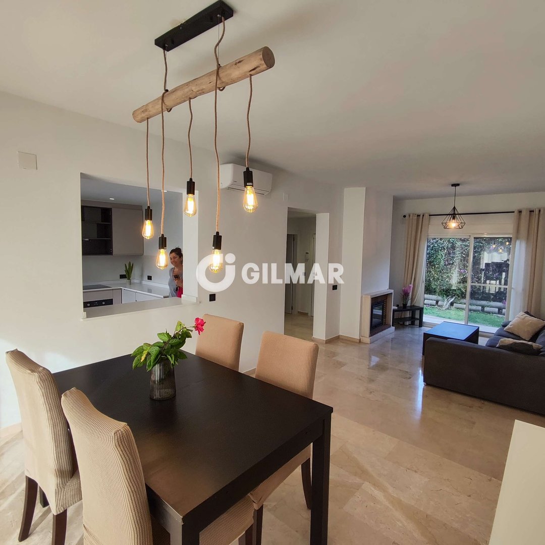 Casa de 220 m² en Estepona