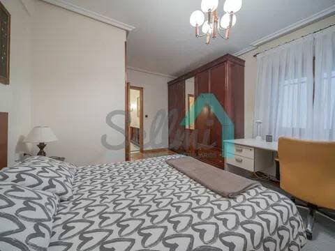 Wohnung 101 m² in Oviedo