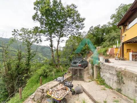 Casa de 100 m² en Mieres