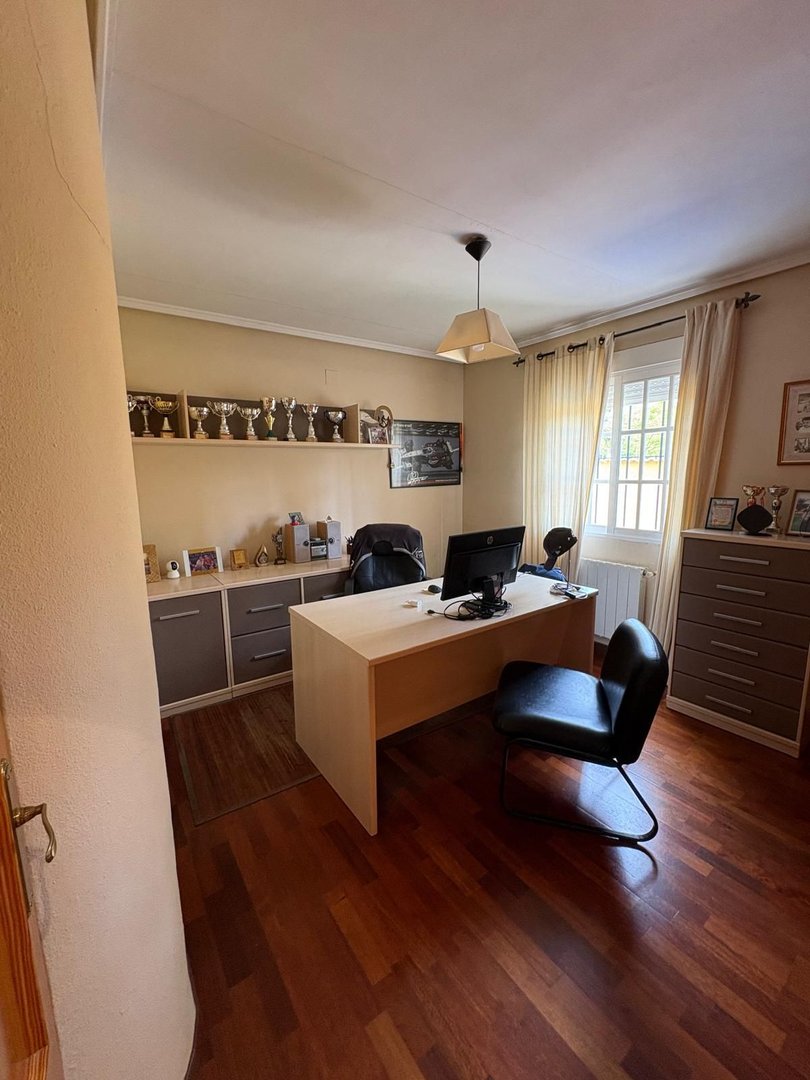 Casa de 330 m² a Riba-roja de Túria