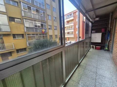 Room 100 m², Ávila