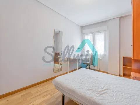 Piso de 120 m² en Oviedo