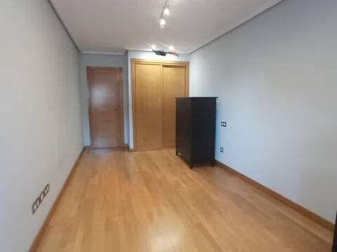 Piso de 93 m² en Oviedo