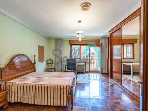 Piso de 131 m² en Oviedo