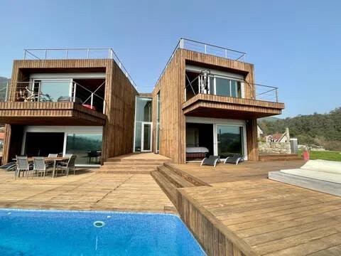 Casa de 496 m² en Vilaboa